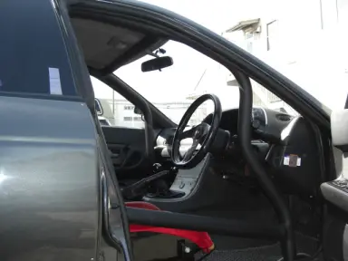 Jaula antivuelco Saito Rollcage - 4 puertas para Skyline R32